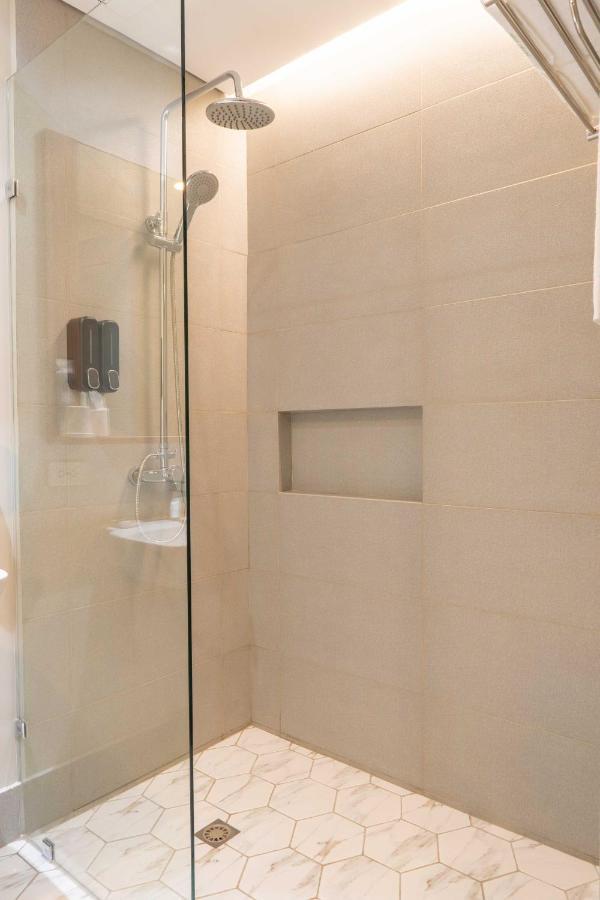 Primeway Suites Cebu Extérieur photo